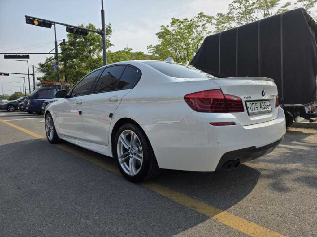 BMW 5시리즈 5시리즈 (F10) 530d xDrive M 에어로 다이나믹 이미지 7