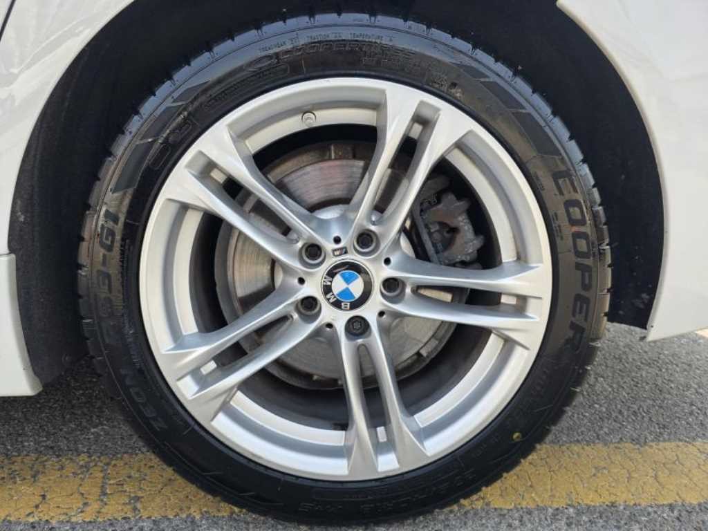 BMW 5시리즈 5시리즈 (F10) 530d xDrive M 에어로 다이나믹 이미지 9