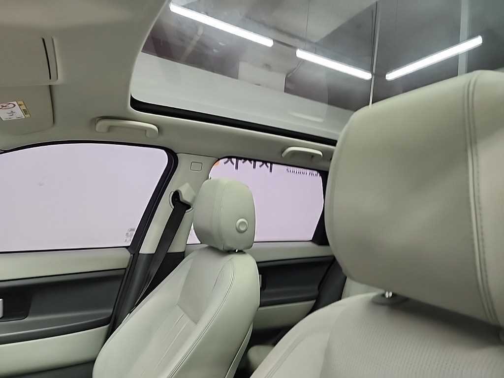 랜드로버 디스커버리 스포츠 2.0 TD4 SE 이미지 13