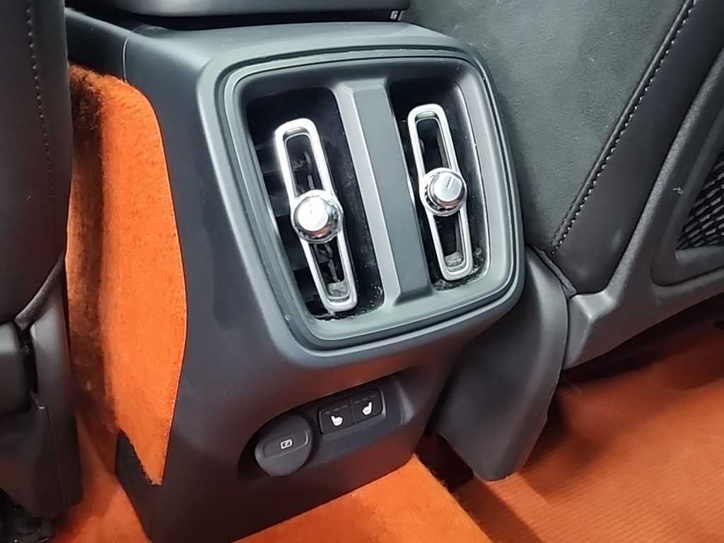 볼보 XC40 T4 4WD R-디자인 이미지 13
