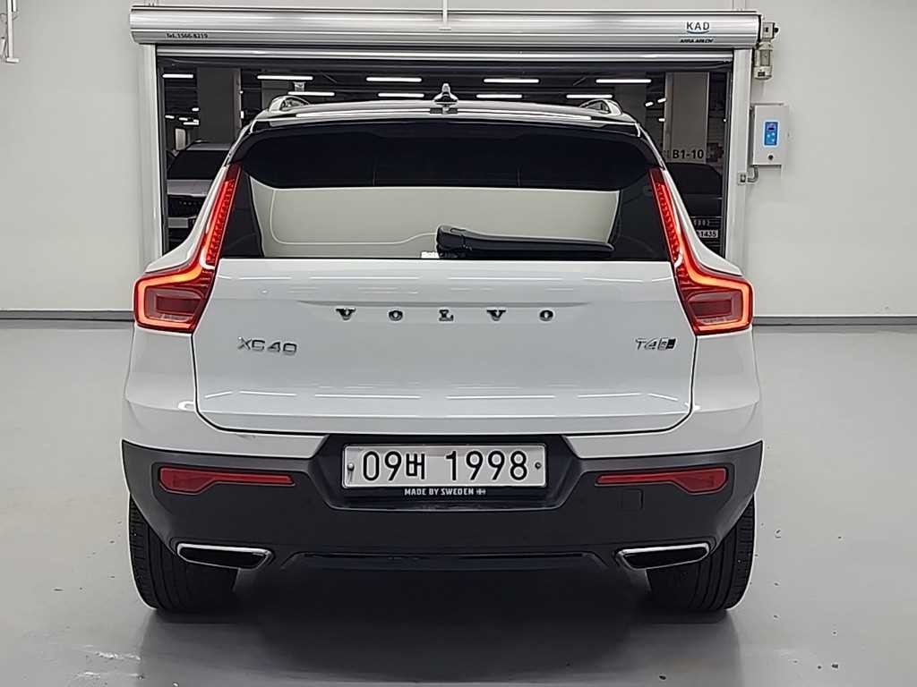 볼보 XC40 T4 4WD R-디자인 이미지 3
