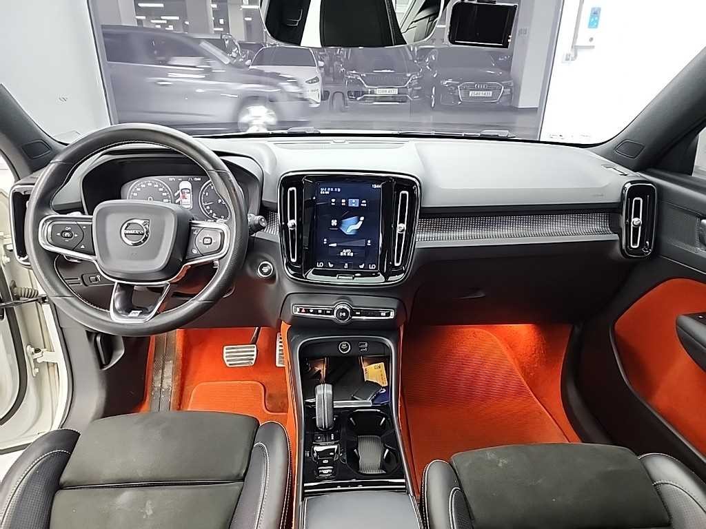 볼보 XC40 T4 4WD R-디자인 이미지 7