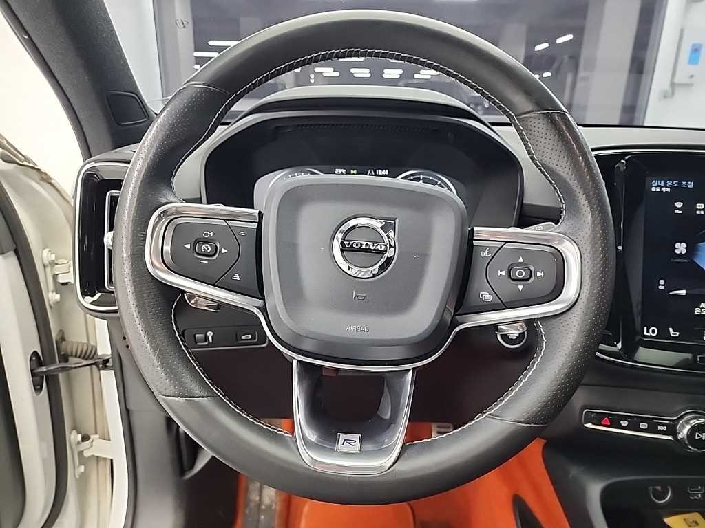 볼보 XC40 T4 4WD R-디자인 이미지 9
