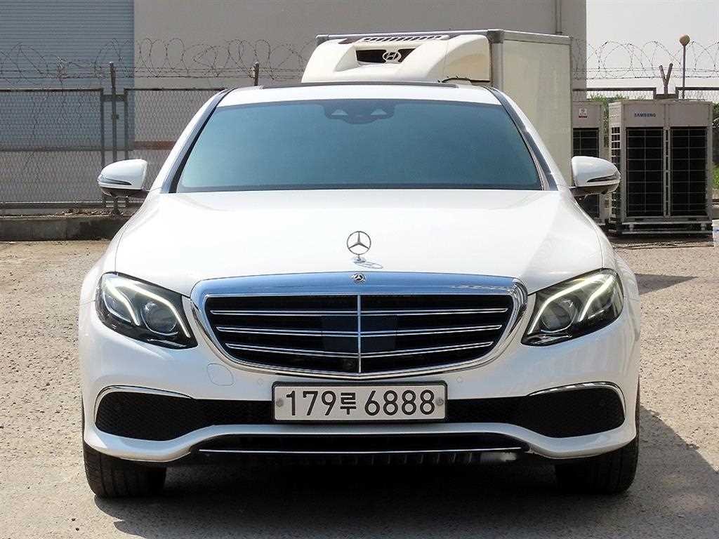 벤츠 E 클래스 E-클래스 W213 E300 4MATIC 익스클루시브 이미지 1