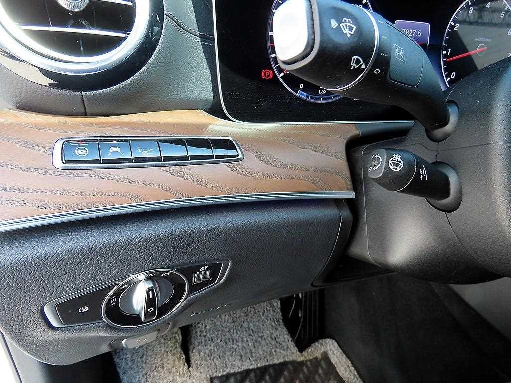 벤츠 E 클래스 E-클래스 W213 E300 4MATIC 익스클루시브 이미지 12