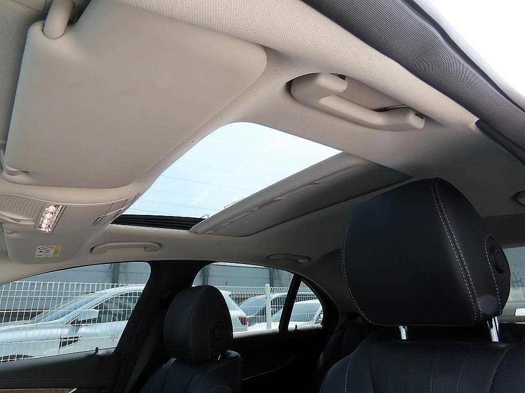 벤츠 E 클래스 E-클래스 W213 E300 4MATIC 익스클루시브 이미지 16
