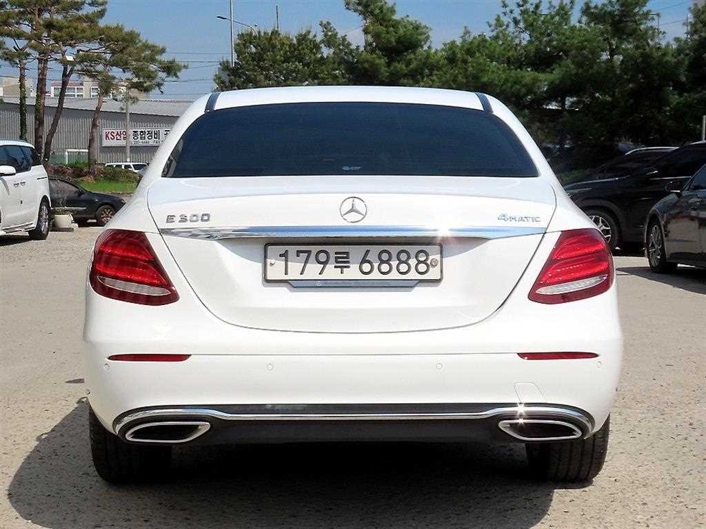벤츠 E 클래스 E-클래스 W213 E300 4MATIC 익스클루시브 이미지 4
