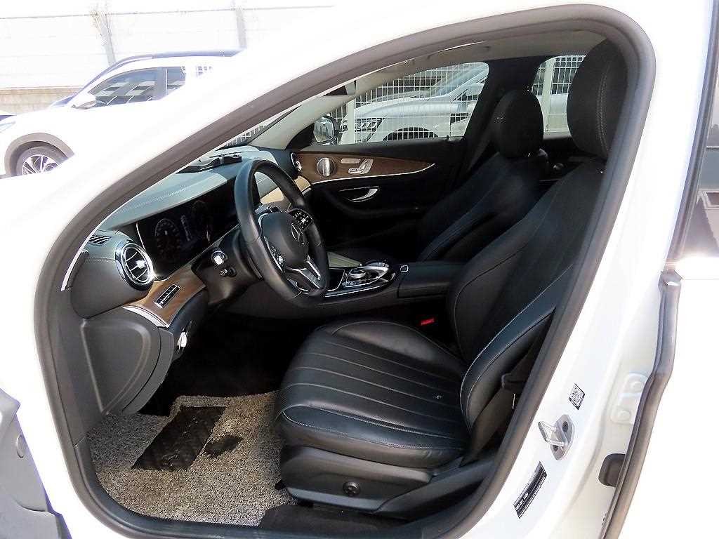 벤츠 E 클래스 E-클래스 W213 E300 4MATIC 익스클루시브 이미지 5