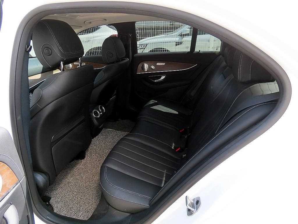 벤츠 E 클래스 E-클래스 W213 E300 4MATIC 익스클루시브 이미지 6