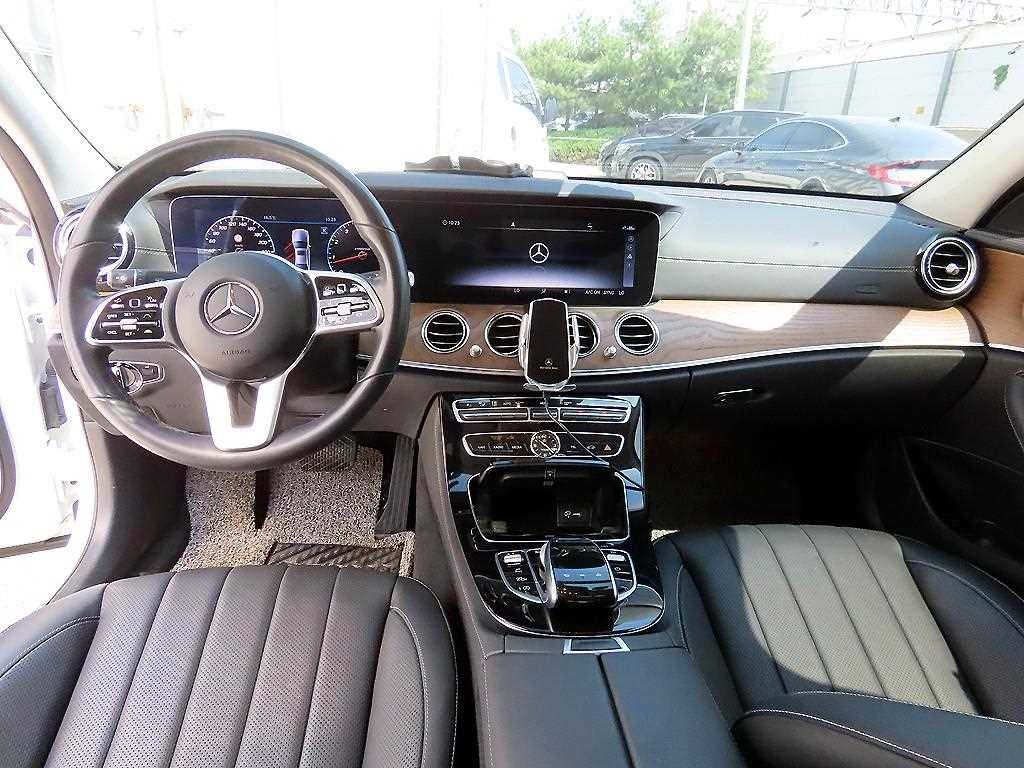 벤츠 E 클래스 E-클래스 W213 E300 4MATIC 익스클루시브 이미지 7