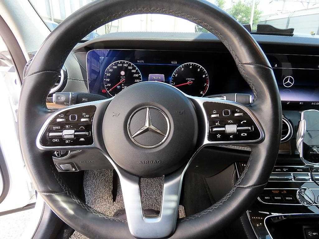 벤츠 E 클래스 E-클래스 W213 E300 4MATIC 익스클루시브 이미지 8