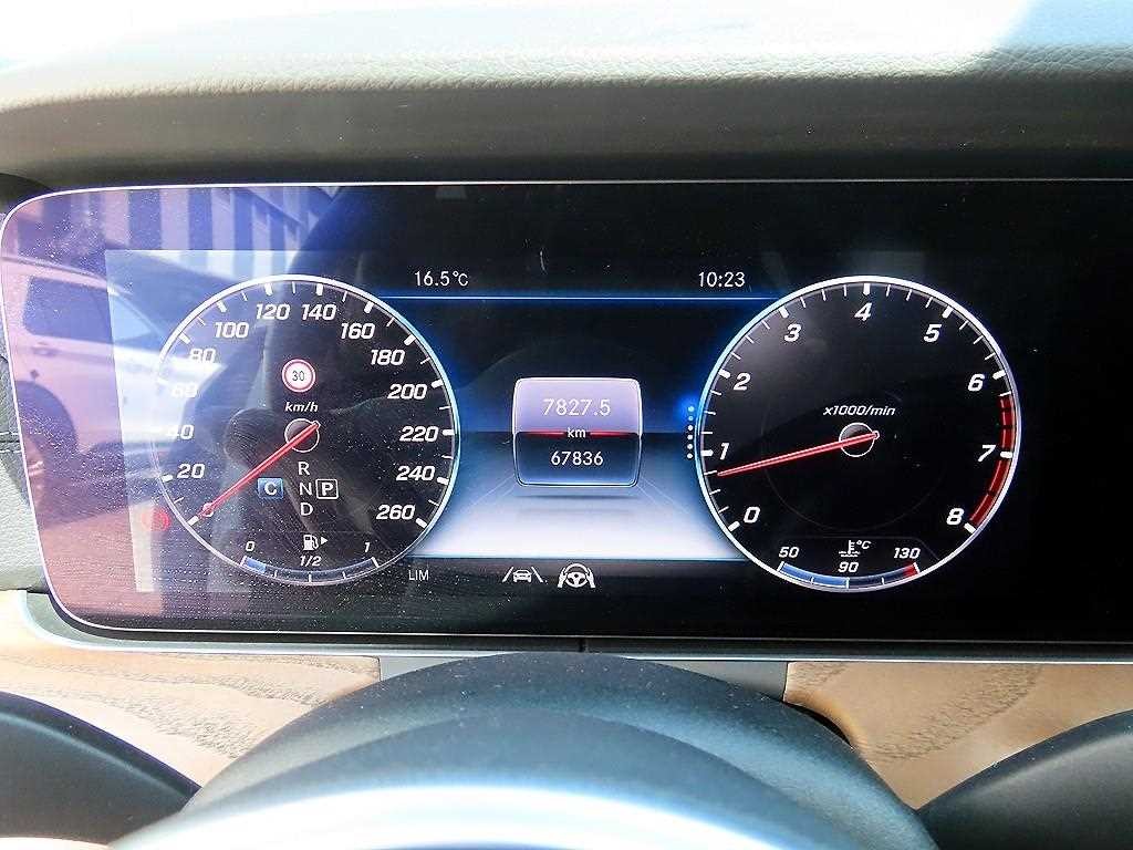 벤츠 E 클래스 E-클래스 W213 E300 4MATIC 익스클루시브 이미지 9