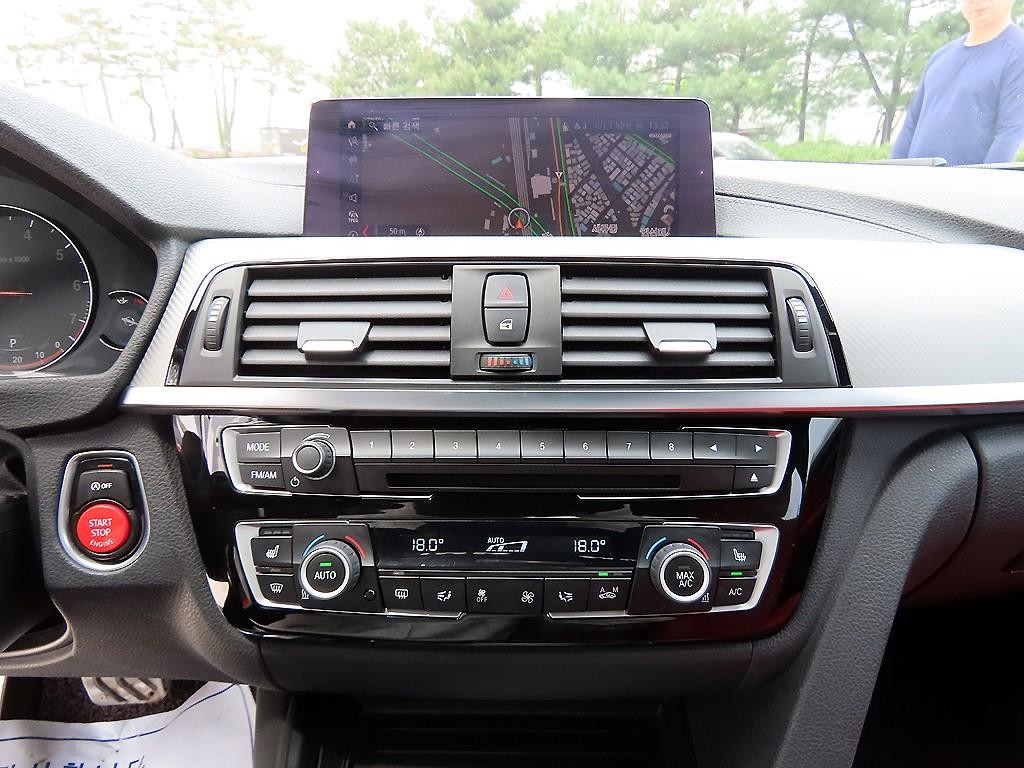 BMW 3시리즈 3시리즈 (F30) 330i M 스포츠 쉐도우 이미지 13