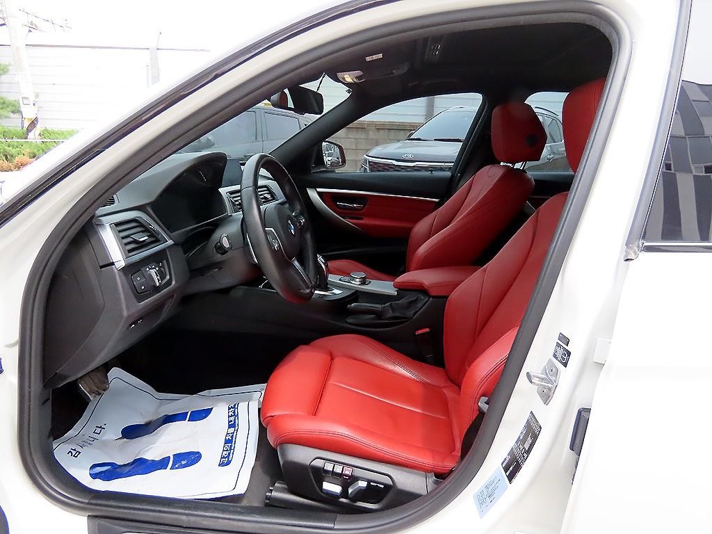 BMW 3시리즈 3시리즈 (F30) 330i M 스포츠 쉐도우 이미지 5