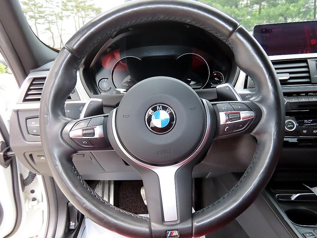 BMW 3시리즈 3시리즈 (F30) 330i M 스포츠 쉐도우 이미지 8