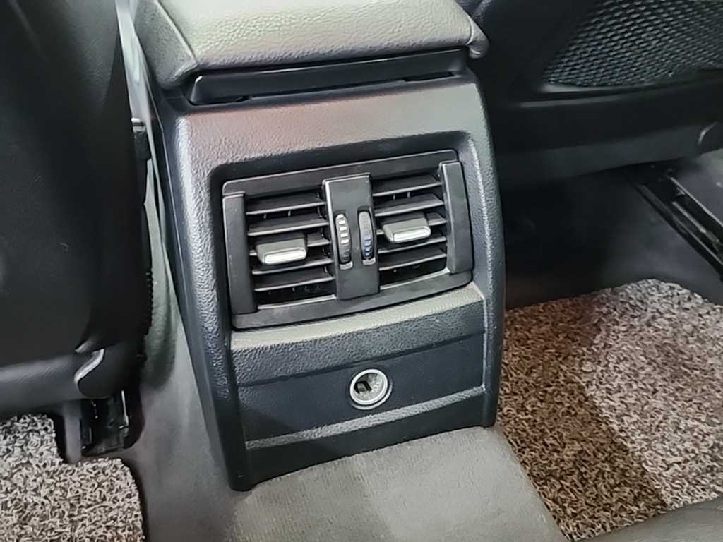 BMW 3시리즈 3시리즈 (F30) 320d xDrive 이미지 13