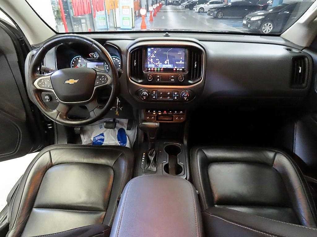 쉐보레 콜로라도 리얼 뉴 콜로라도 3.6 Z71-X 미드나잇 4WD 이미지 10