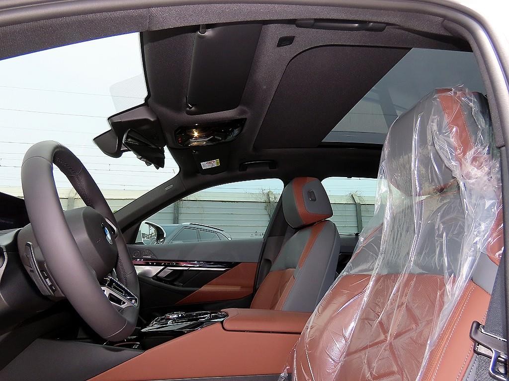 BMW 5시리즈 5시리즈 (G60) 530i xDrive M 스포츠 이미지 17