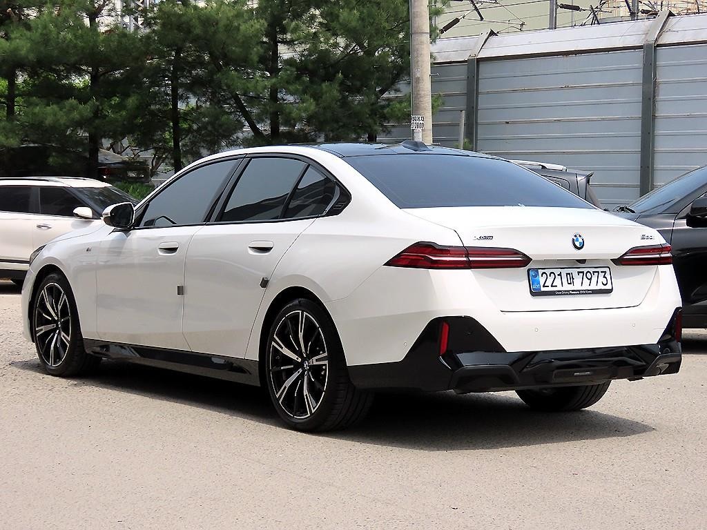 BMW 5시리즈 5시리즈 (G60) 530i xDrive M 스포츠 이미지 3