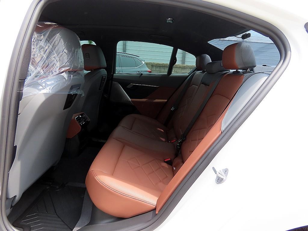 BMW 5시리즈 5시리즈 (G60) 530i xDrive M 스포츠 이미지 6