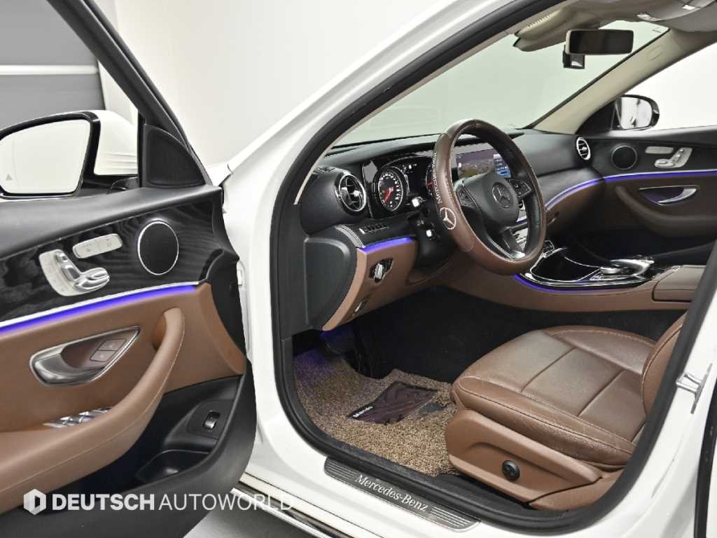 벤츠 E 클래스 E-클래스 W213 E220d 4MATIC 아방가르드 이미지 11