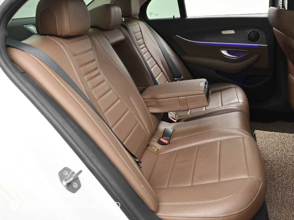벤츠 E 클래스 E-클래스 W213 E220d 4MATIC 아방가르드 이미지 12