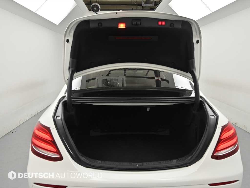 벤츠 E 클래스 E-클래스 W213 E220d 4MATIC 아방가르드 이미지 19