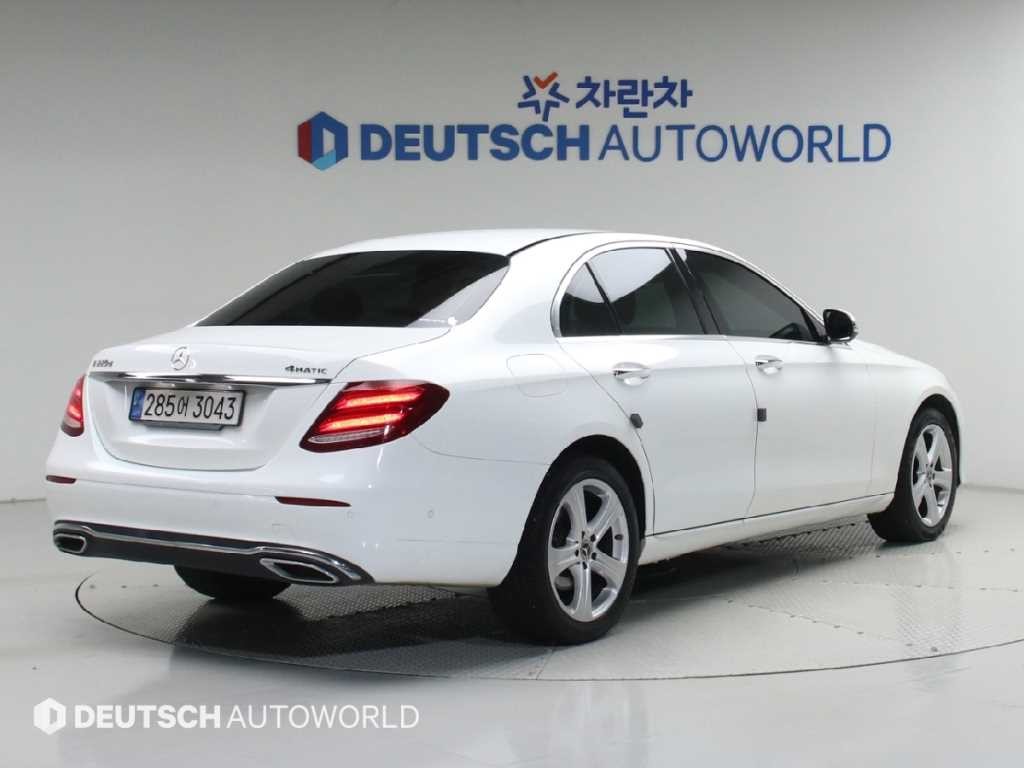 벤츠 E 클래스 E-클래스 W213 E220d 4MATIC 아방가르드 이미지 2