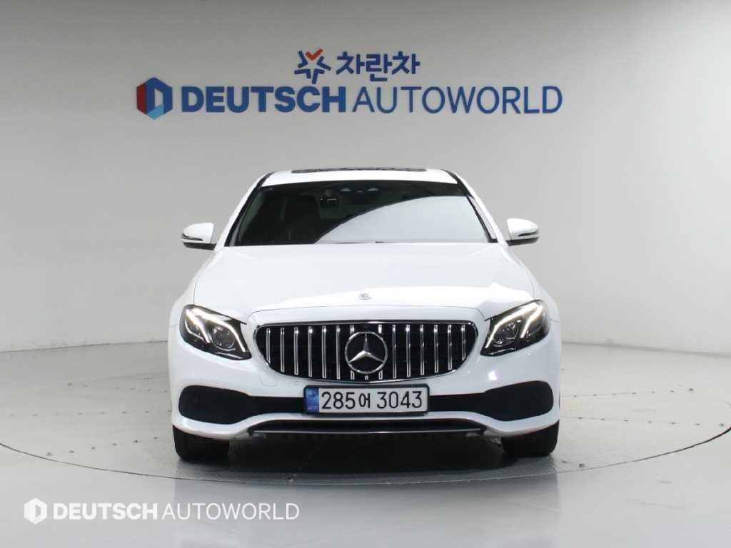 벤츠 E 클래스 E-클래스 W213 E220d 4MATIC 아방가르드 이미지 3