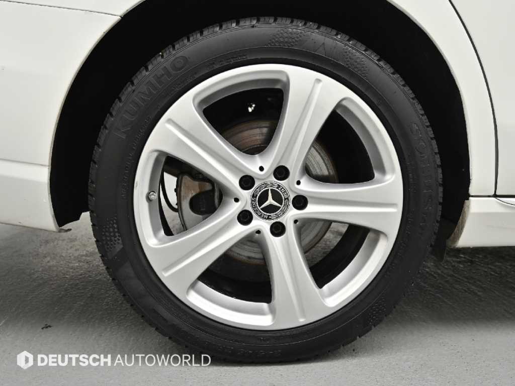 벤츠 E 클래스 E-클래스 W213 E220d 4MATIC 아방가르드 이미지 5