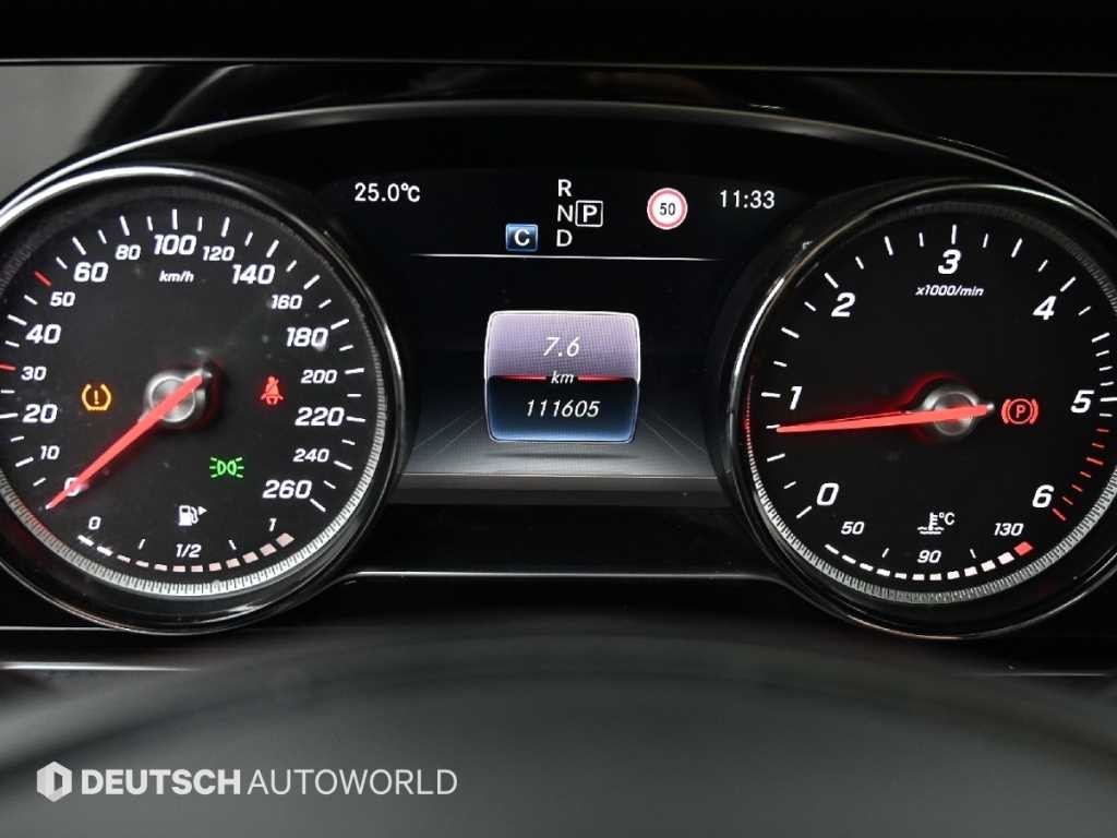 벤츠 E 클래스 E-클래스 W213 E220d 4MATIC 아방가르드 이미지 8