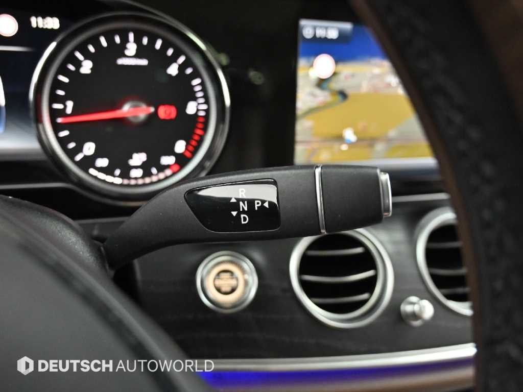 벤츠 E 클래스 E-클래스 W213 E220d 4MATIC 아방가르드 이미지 9