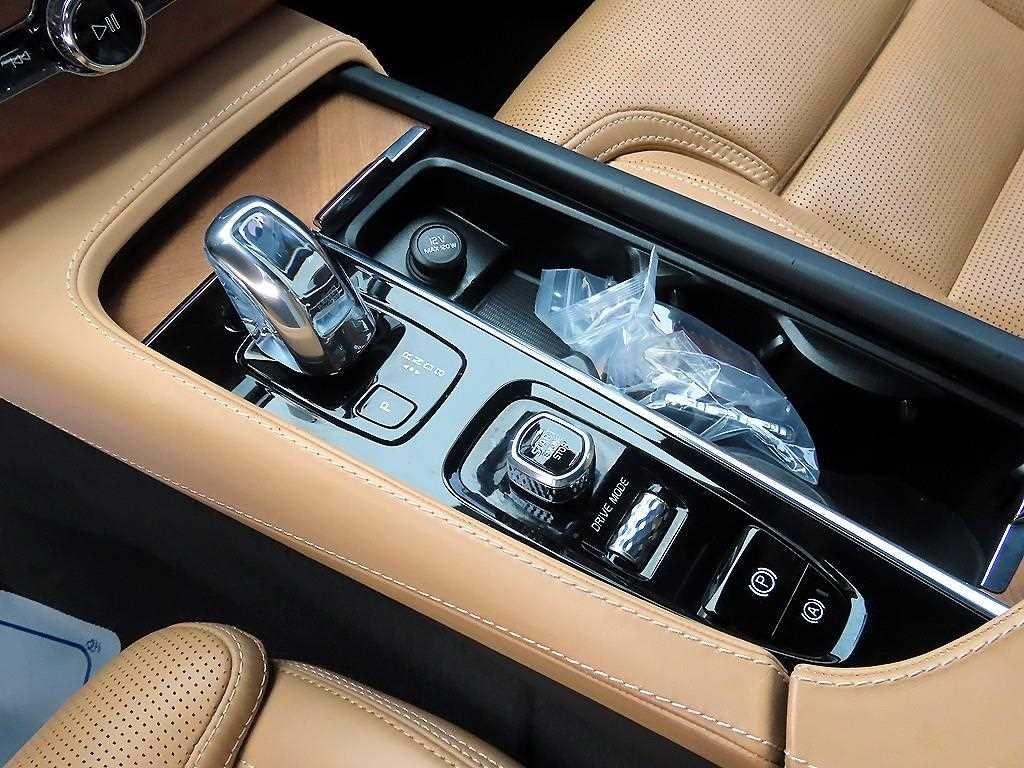 볼보 XC90 XC90 2세대 2.0 T8 AWD 인스크립션 이미지 11