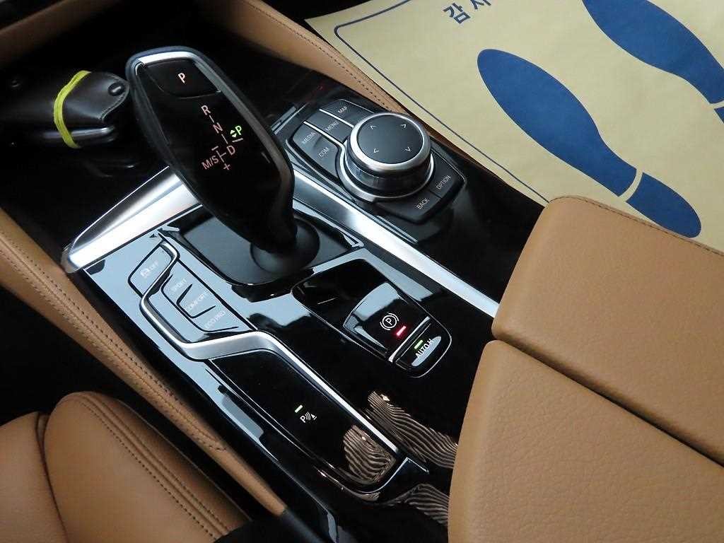 BMW 5시리즈 5시리즈 (G30) 520i M 스포츠 이미지 10