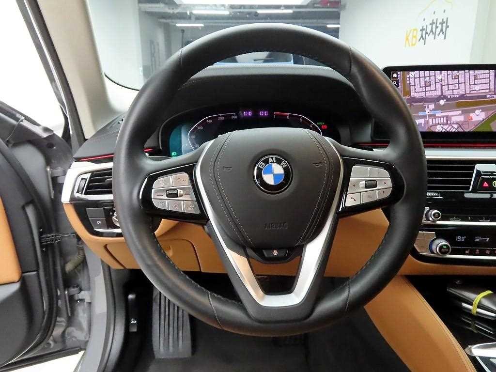 BMW 5시리즈 5시리즈 (G30) 520i M 스포츠 이미지 7