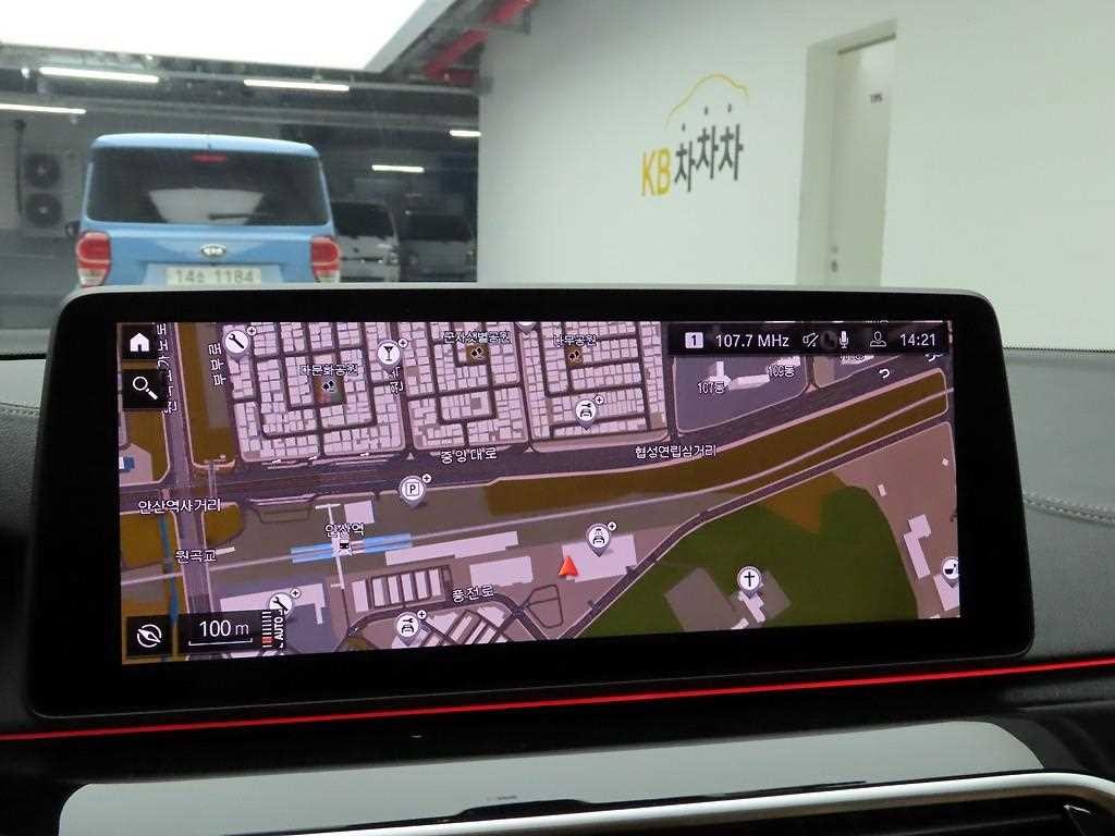 BMW 5시리즈 5시리즈 (G30) 520i M 스포츠 이미지 8