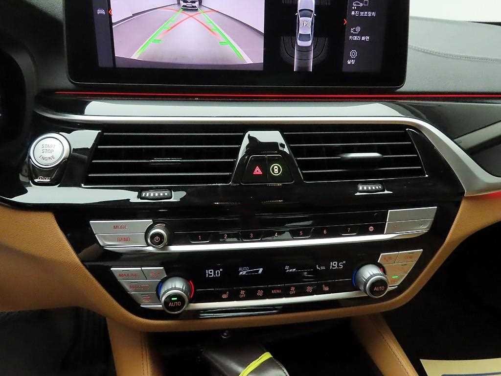 BMW 5시리즈 5시리즈 (G30) 520i M 스포츠 이미지 9