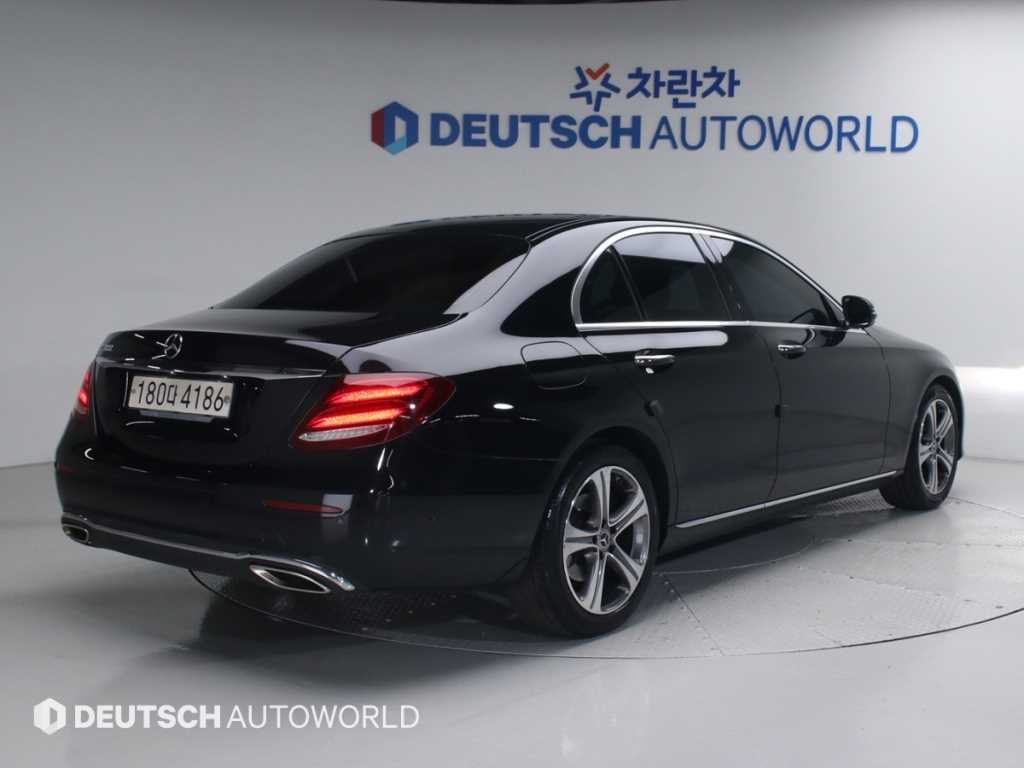벤츠 E 클래스 E-클래스 W213 E300 아방가르드 이미지 2