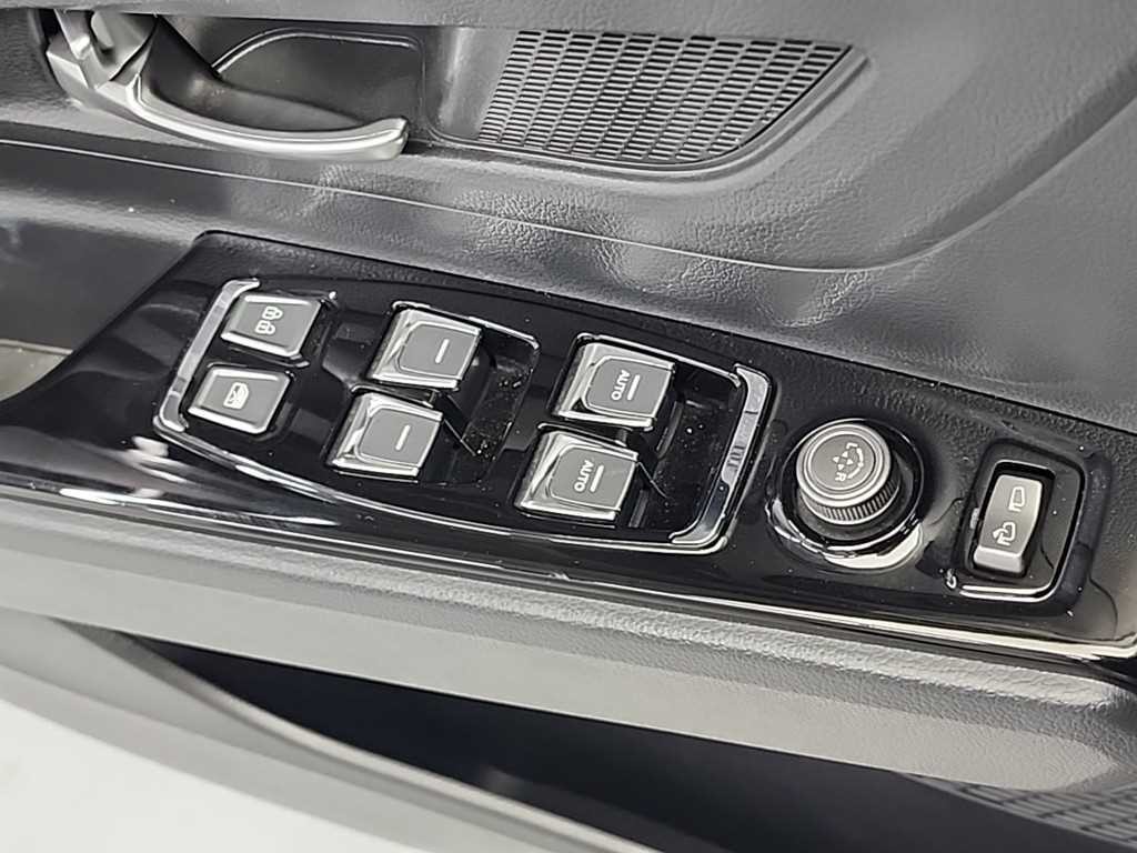 KG모빌리티(쌍용) 코란도 뷰티풀코란도 2WD 가솔린 1.5 C5 이미지 19