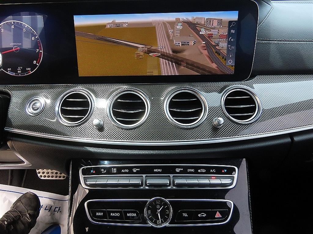 벤츠 E 클래스 E-클래스 W213 E300 4MATIC AMG LINE 이미지 13