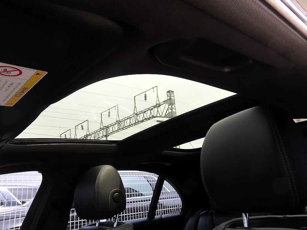 벤츠 E 클래스 E-클래스 W213 E300 4MATIC AMG LINE 이미지 17
