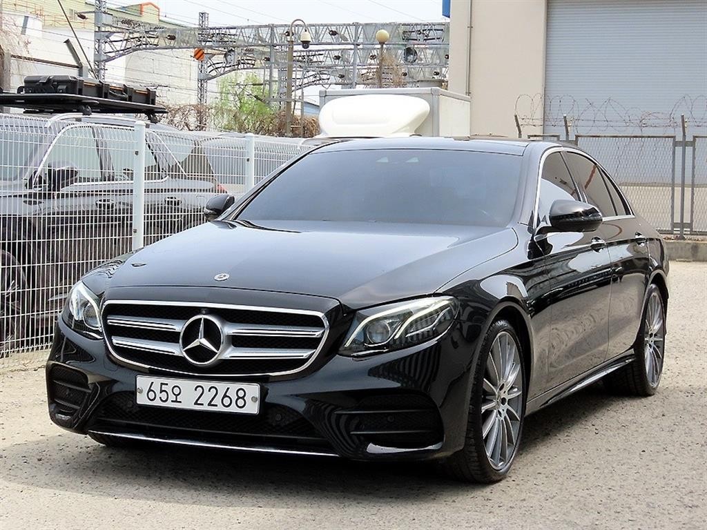 벤츠 E 클래스 E-클래스 W213 E300 4MATIC AMG LINE 이미지 2