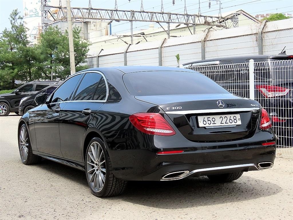 벤츠 E 클래스 E-클래스 W213 E300 4MATIC AMG LINE 이미지 3