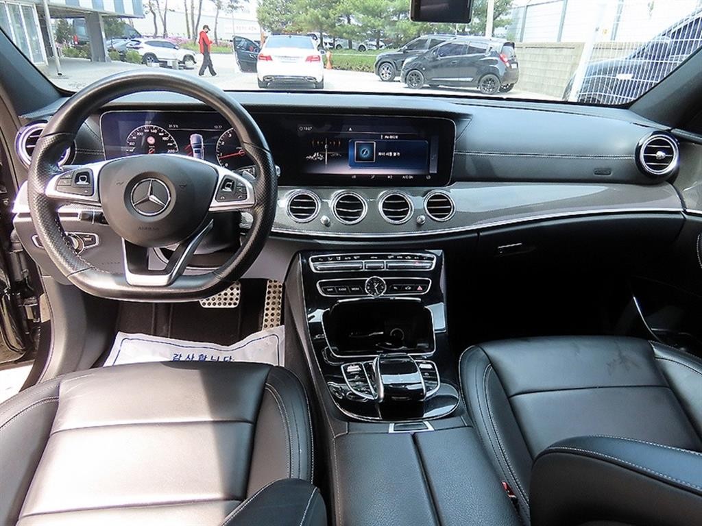 벤츠 E 클래스 E-클래스 W213 E300 4MATIC AMG LINE 이미지 7