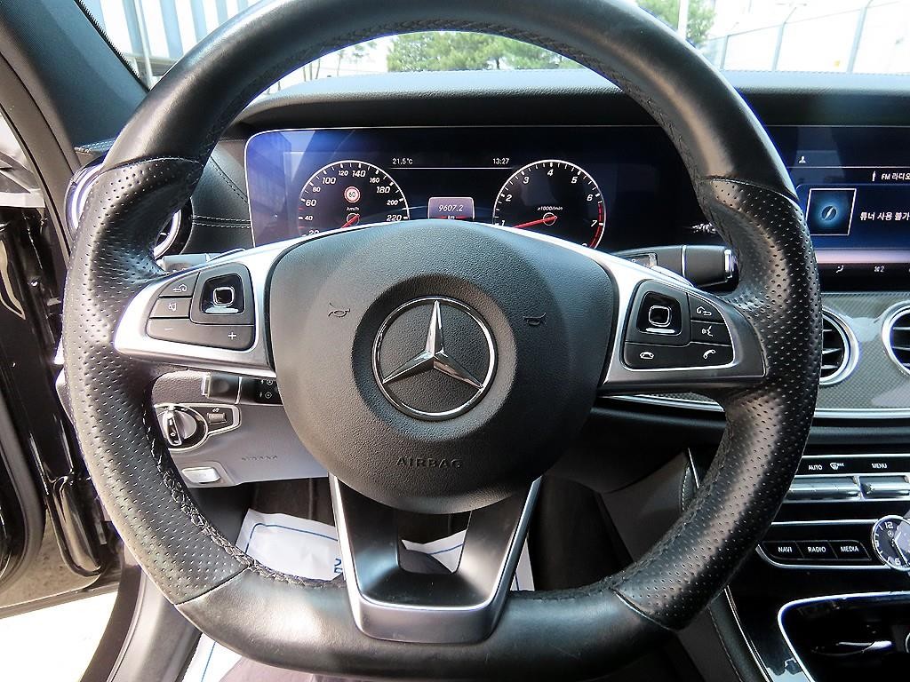 벤츠 E 클래스 E-클래스 W213 E300 4MATIC AMG LINE 이미지 8