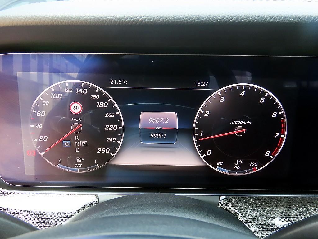벤츠 E 클래스 E-클래스 W213 E300 4MATIC AMG LINE 이미지 9