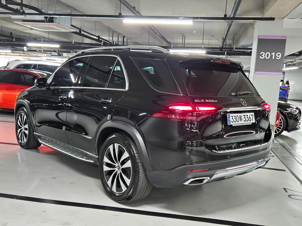 벤츠 GLE 클래스 GLE 클래스 W167 GLE 300d 4MATIC 이미지 3