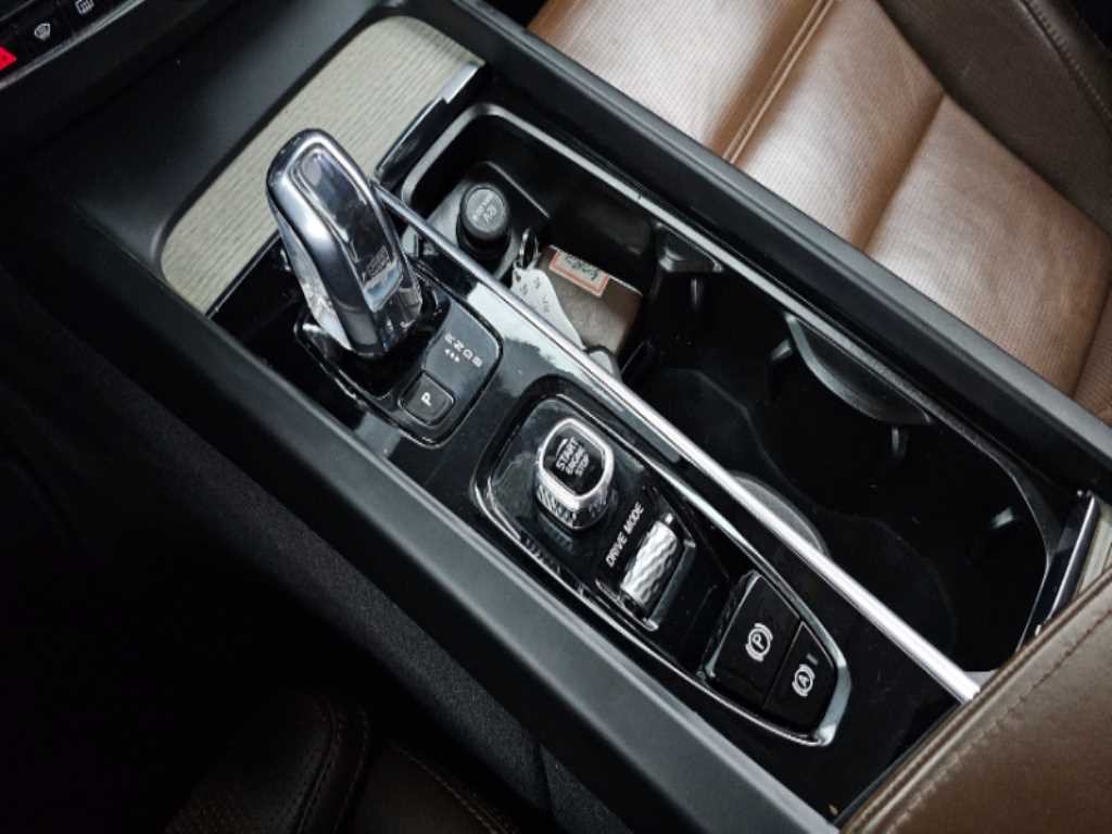 볼보 XC60 XC60(2세대) T8 AWD 인스크립션 이미지 9