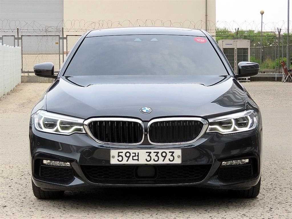 BMW 5시리즈 5시리즈 (G30) 520d xDrive M 스포츠 플러스 이미지 1