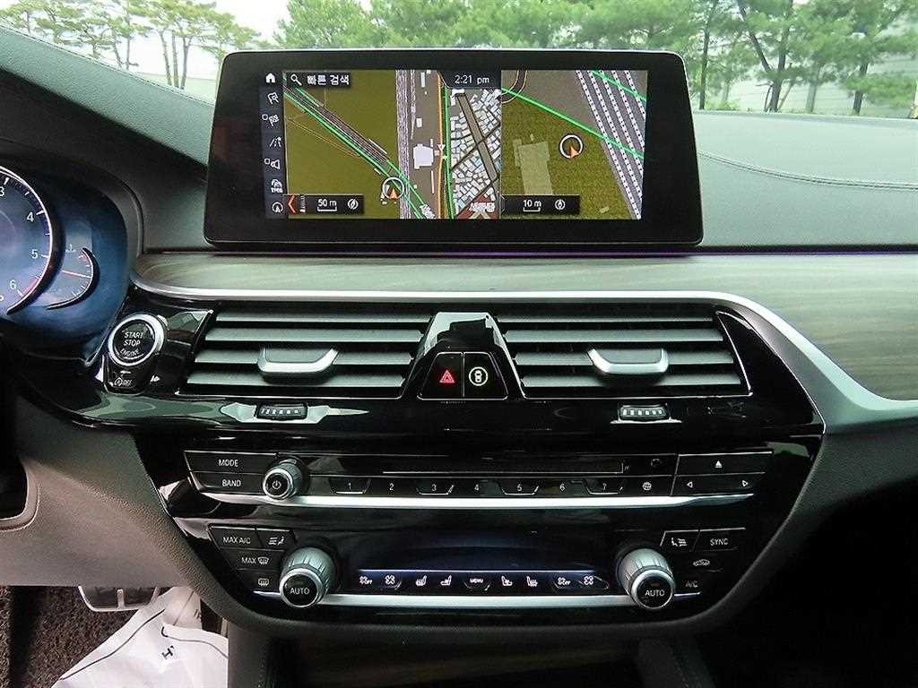 BMW 5시리즈 5시리즈 (G30) 520d xDrive M 스포츠 플러스 이미지 12